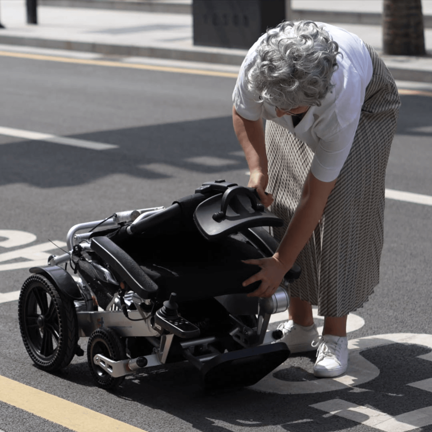 Fold and Travel Electric Wheelchair Fold And Travel Auto Recline Lightweight Foldable Electric Power Portable Wheelchair - Silver Frame